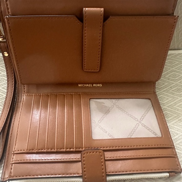 Michael Kors Monogram Cream Jet Set Wallet / Wristlet Clutch - Picture 6 of 10